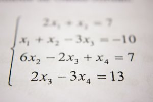 Analisis Prediktif dalam Keuangan: Menguak Misteri Pasar dengan Statistik dan Aljabar